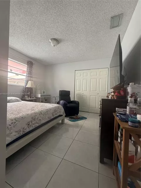 2413 W 73rd Pl, Hialeah, FL 33016 photo 65