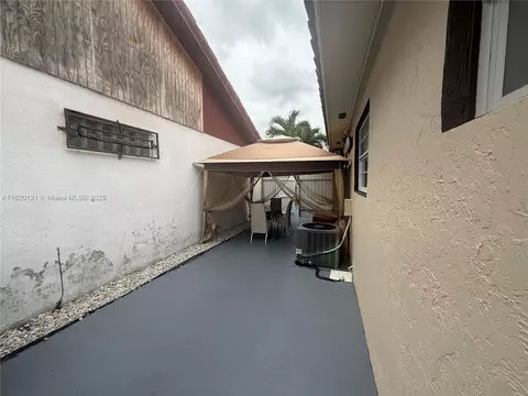2413 W 73rd Pl, Hialeah, FL 33016 photo 44