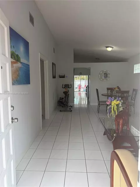 2413 W 73rd Pl, Hialeah, FL 33016 photo 11