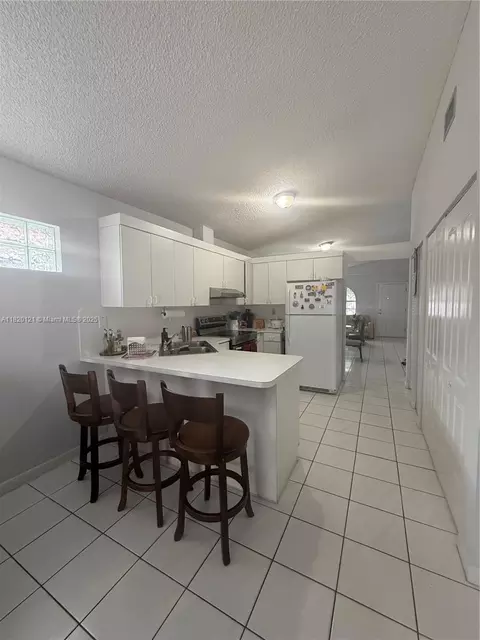 2413 W 73rd Pl, Hialeah, FL 33016 photo 32