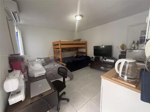 2413 W 73rd Pl, Hialeah, FL 33016 photo 47