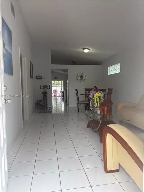 2413 W 73rd Pl, Hialeah, FL 33016 photo 10