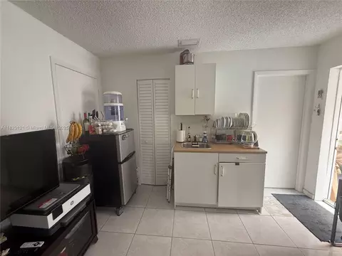 2413 W 73rd Pl, Hialeah, FL 33016 photo 48