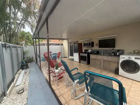 2413 W 73rd Pl, Hialeah, FL 33016 photo 40