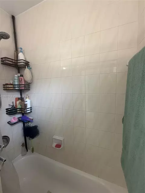 2413 W 73rd Pl, Hialeah, FL 33016 photo 54