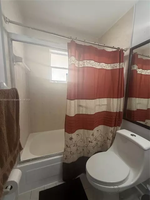 2413 W 73rd Pl, Hialeah, FL 33016 photo 23