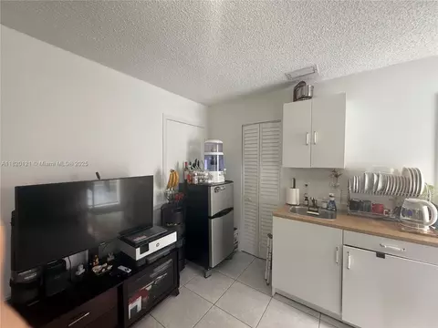 2413 W 73rd Pl, Hialeah, FL 33016 photo 49