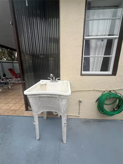 2413 W 73rd Pl, Hialeah, FL 33016 photo 59