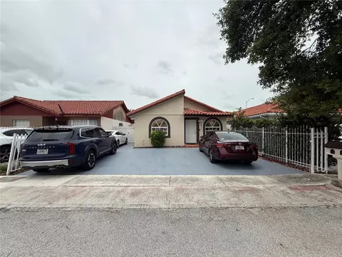 2413 W 73rd Pl, Hialeah, FL 33016 photo 2