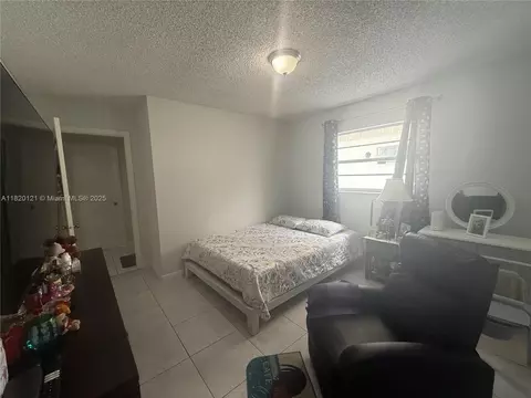2413 W 73rd Pl, Hialeah, FL 33016 photo 69