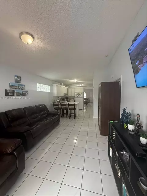2413 W 73rd Pl, Hialeah, FL 33016 photo 35
