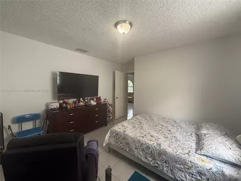 2413 W 73rd Pl, Hialeah, FL 33016 photo 67