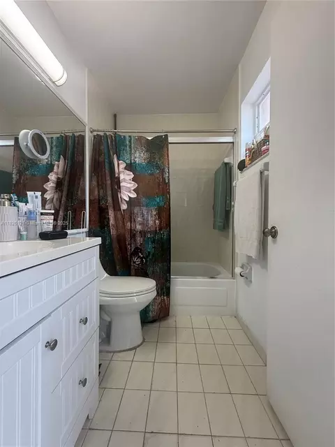 2413 W 73rd Pl, Hialeah, FL 33016 photo 52