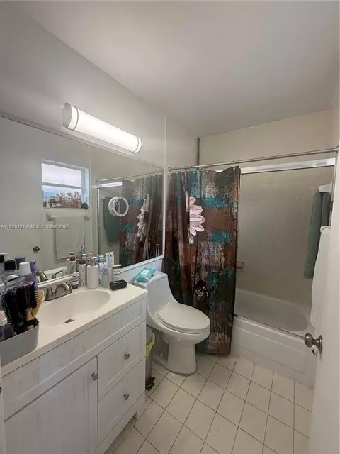 2413 W 73rd Pl, Hialeah, FL 33016 photo 53