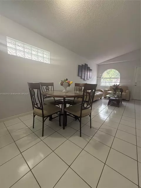 2413 W 73rd Pl, Hialeah, FL 33016 photo 27