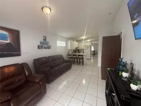 2413 W 73rd Pl, Hialeah, FL 33016 photo 34