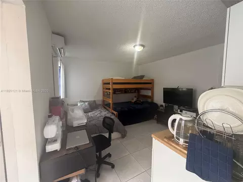 2413 W 73rd Pl, Hialeah, FL 33016 photo 57