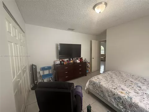 2413 W 73rd Pl, Hialeah, FL 33016 photo 68