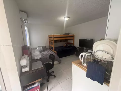 2413 W 73rd Pl, Hialeah, FL 33016 photo 58