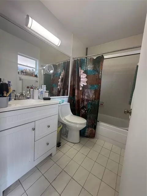 2413 W 73rd Pl, Hialeah, FL 33016 photo 51