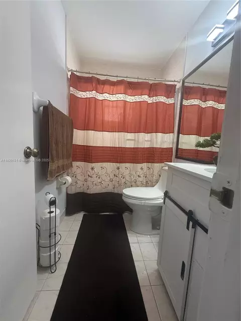 2413 W 73rd Pl, Hialeah, FL 33016 photo 20