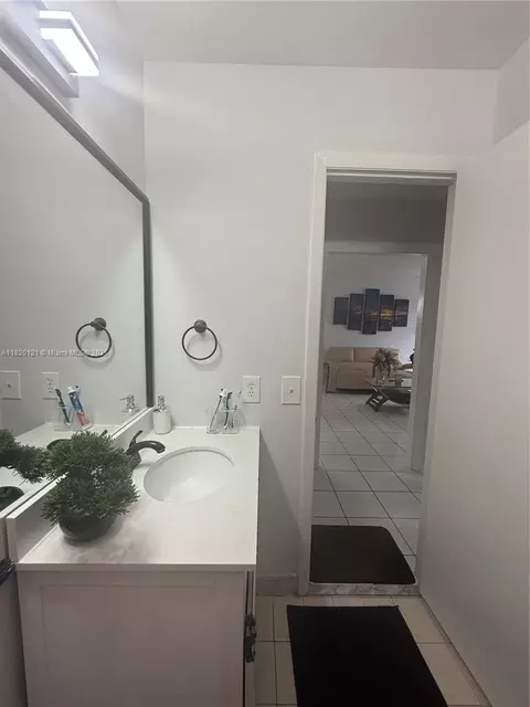 2413 W 73rd Pl, Hialeah, FL 33016 photo 24
