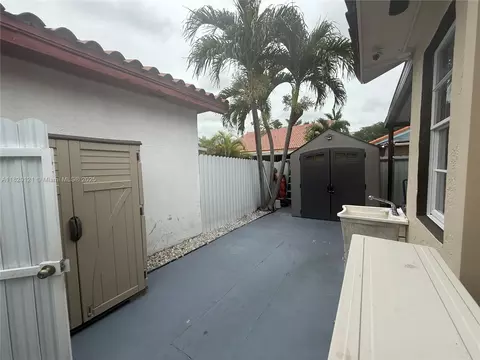 2413 W 73rd Pl, Hialeah, FL 33016 photo 41