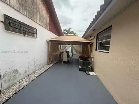 2413 W 73rd Pl, Hialeah, FL 33016 photo 45