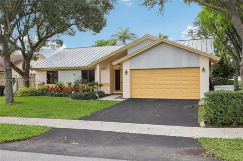 1860 NW 43rd St, Oakland Park, FL 33309
