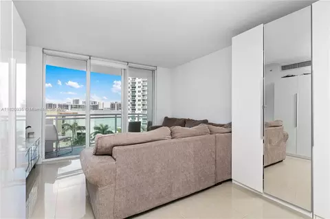 3001 S Ocean Dr #737, Hollywood, FL 33019