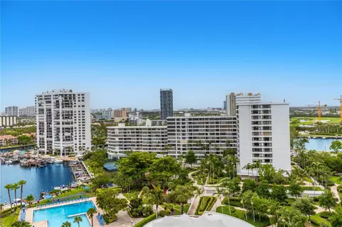 2500 Parkview Dr #1717, Hallandale Beach, FL 33009