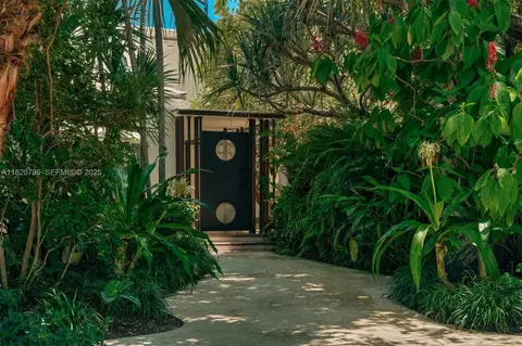 6165 Pine Tree Dr, Miami Beach, FL 33140