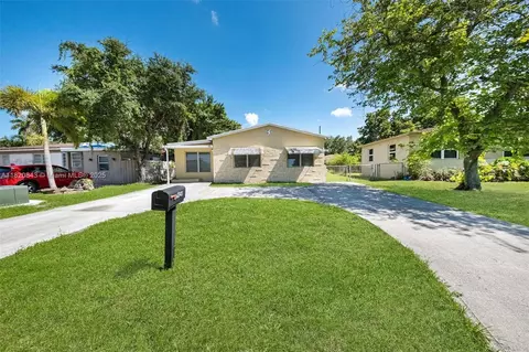 6428 Plunkett St, Hollywood, FL 33023