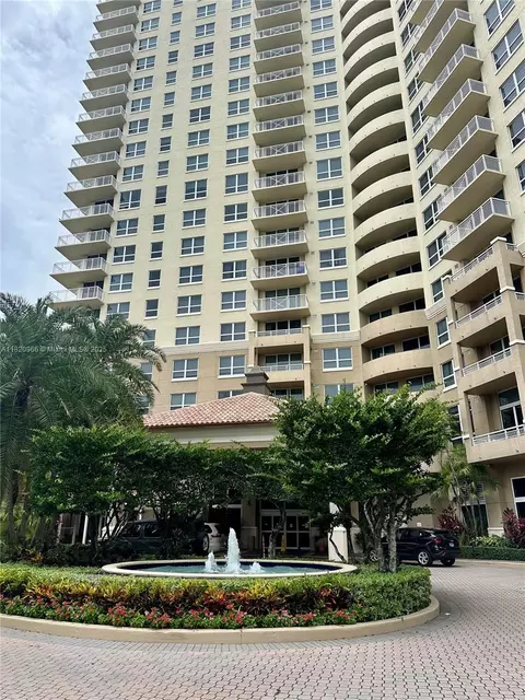 19501 W Country Club Dr #914, Aventura, FL 33180