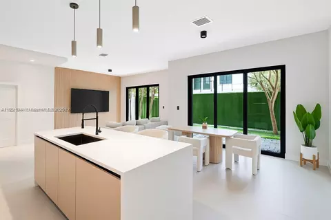 3318 Day Ave #6, Miami, FL 33133
