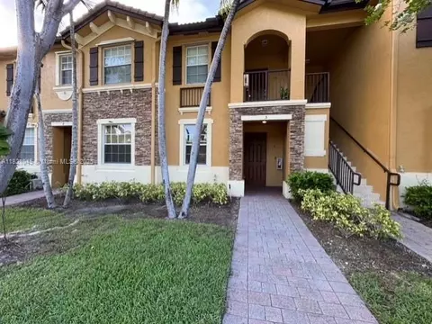 9267 SW 227th St #5-8, Cutler Bay, FL 33190