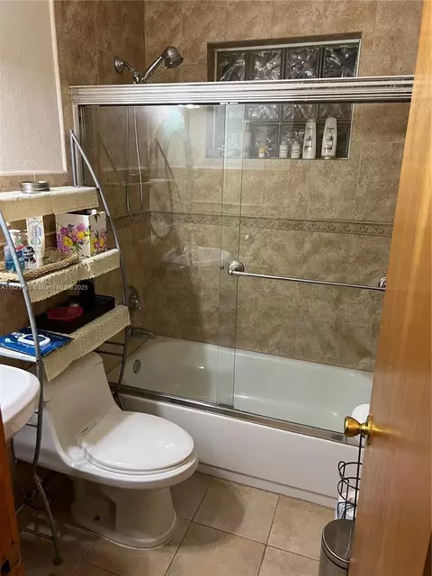 Bath - 509 W 16 St, Hialeah, FL 33010 photo 3 of 3