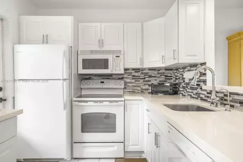 4706 NW 36th St #616, Lauderdale Lakes, FL 33319