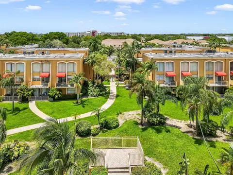 17901 NW 68th Ave #Q102, Hialeah, FL 33015