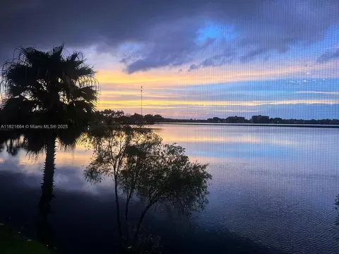 471 Ives Dairy Rd #206-3, Miami, FL 33179