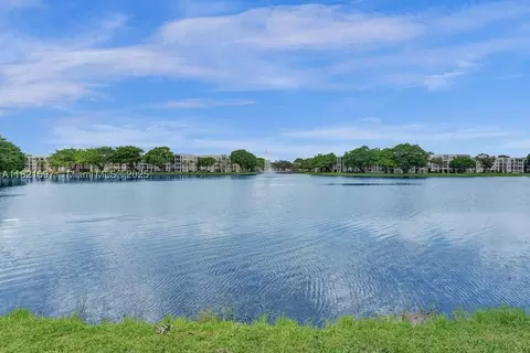 1520 Whitehall Dr #103, Davie, FL 33324