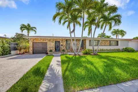5025 SW 90th Ct, Miami, FL 33165