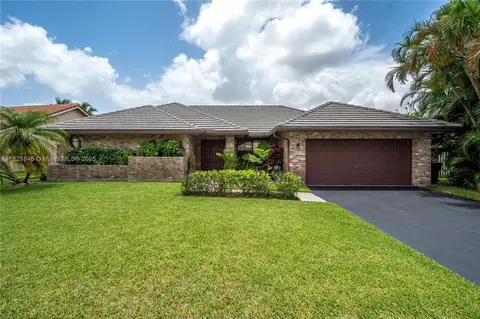 851 Altavista Ter, Davie, FL 33325