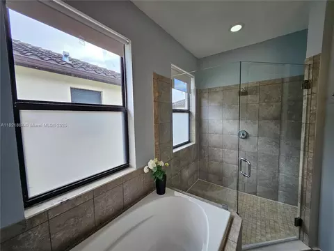 3238 W 96th Pl, Hialeah, FL 33018 photo 38