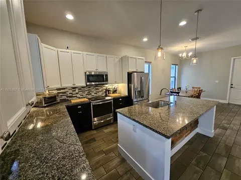 3238 W 96th Pl, Hialeah, FL 33018 photo 13