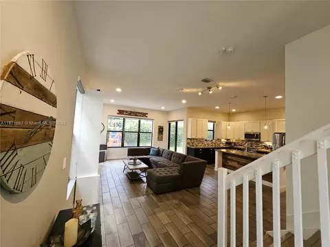 3238 W 96th Pl, Hialeah, FL 33018 photo 6