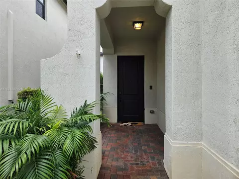 3238 W 96th Pl, Hialeah, FL 33018 photo 4