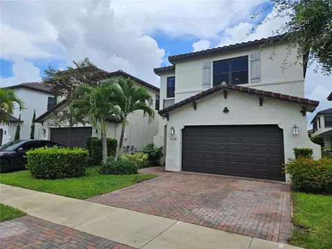 3238 W 96th Pl, Hialeah, FL 33018