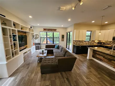 3238 W 96th Pl, Hialeah, FL 33018 photo 8