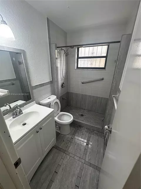 Bath - 7535 W 5th Ct, Hialeah, FL 33014 photo 1 of 1